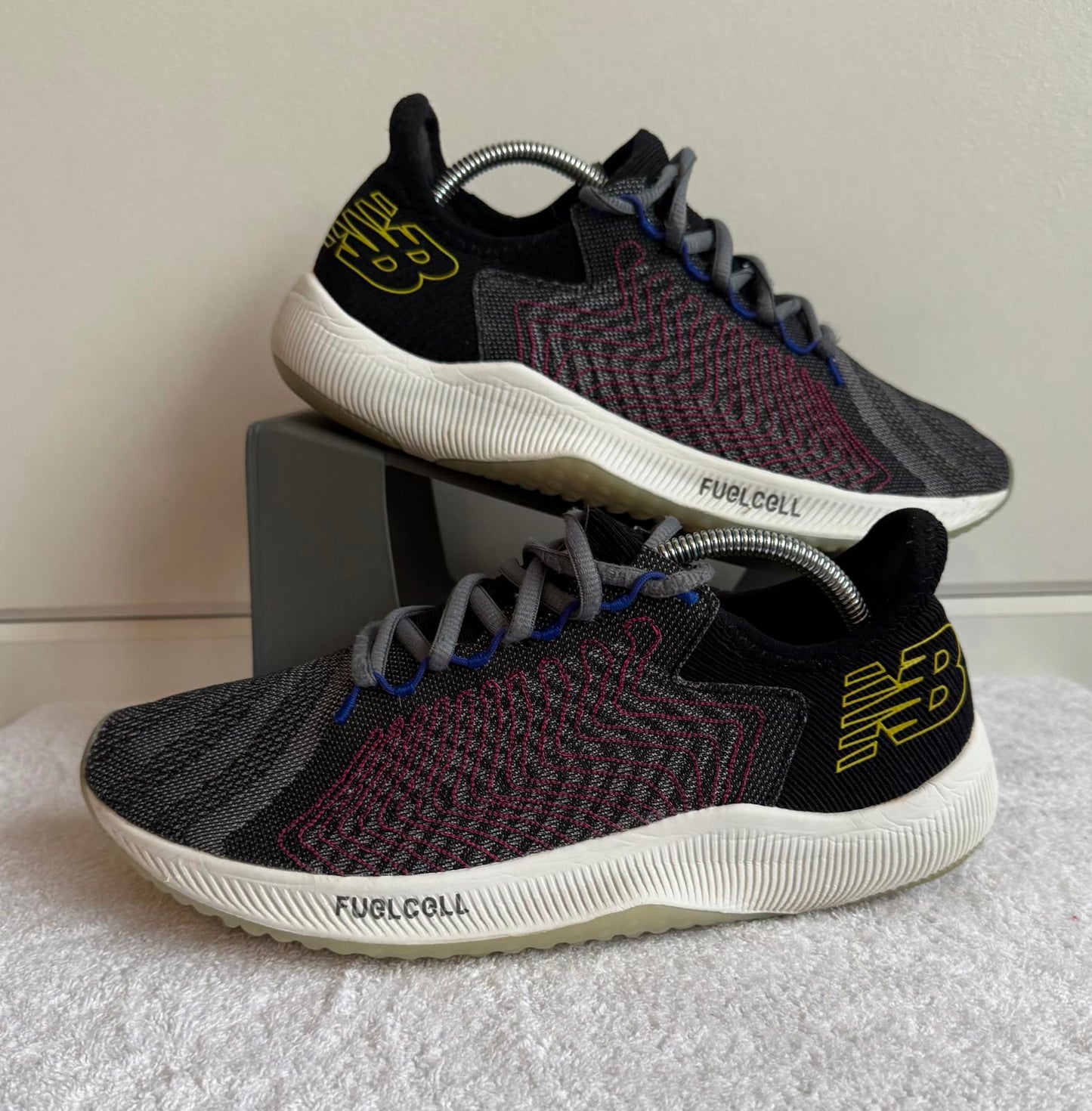 New Balance Fuel Cell Rebel size 7 (SKU 9)