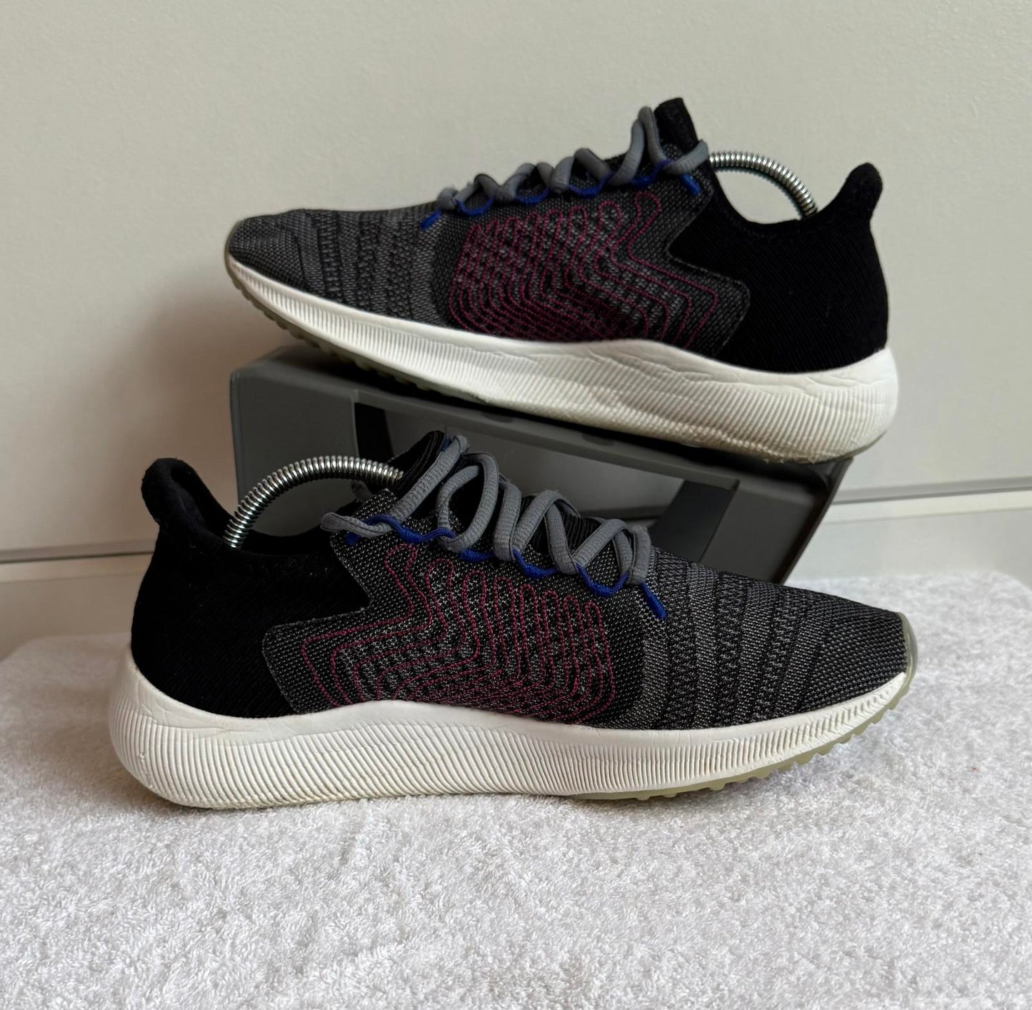 New Balance Fuel Cell Rebel size 7 (SKU 9)