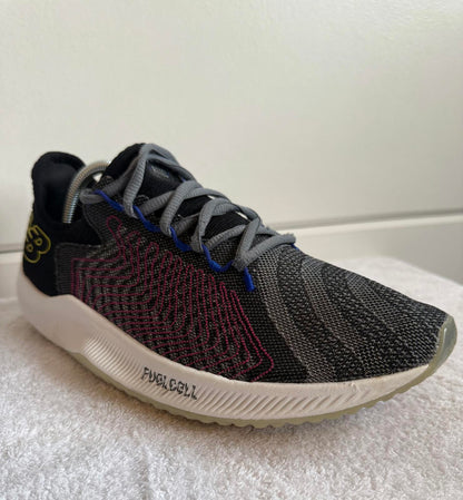 New Balance Fuel Cell Rebel size 7 (SKU 9)