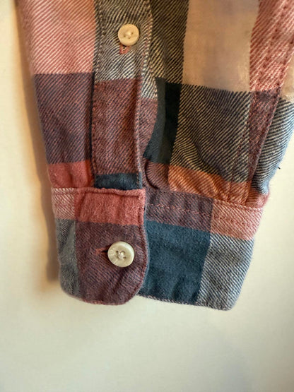 Hollister long sleeve shirt in a red, white, and blue check size XL (SKU B1)