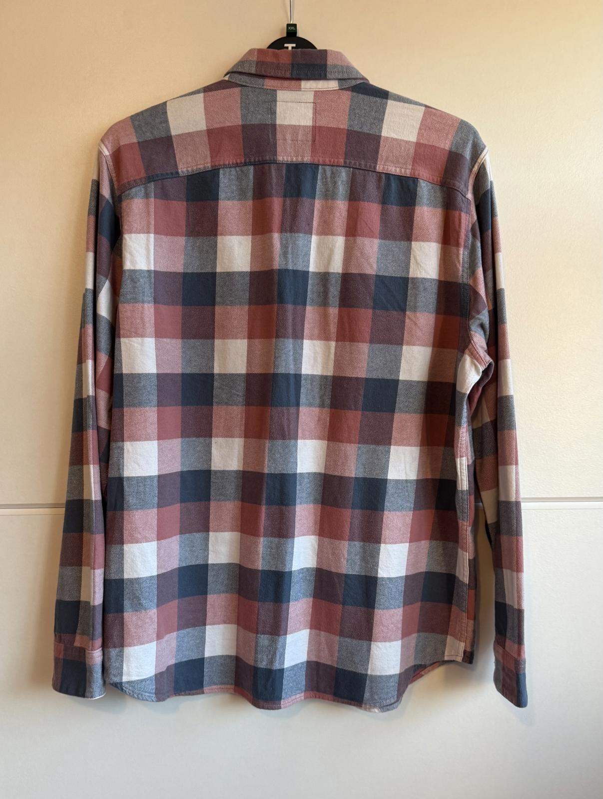Hollister long sleeve shirt in a red, white, and blue check size XL (SKU B1)