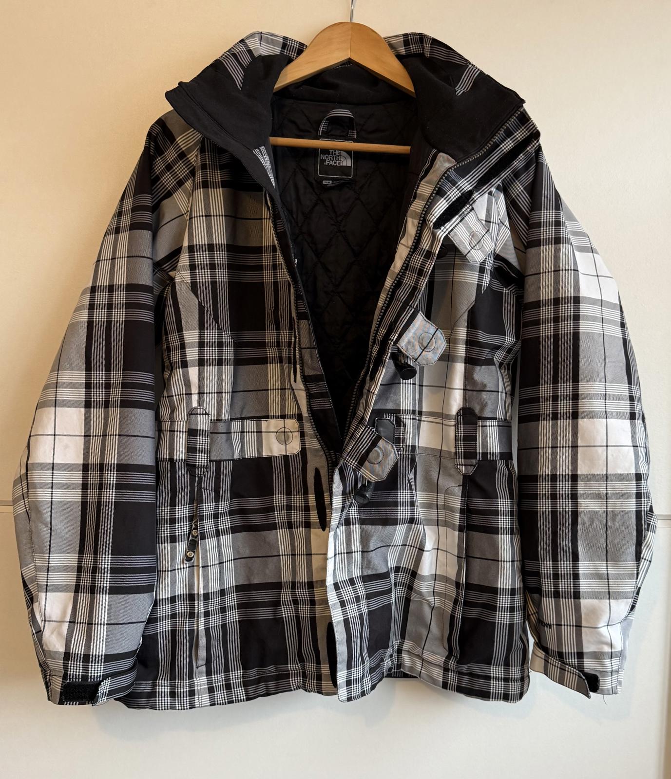 The North Face Women's Plaid Deluxe Toggle Ski Jacket size M (SKU F2)