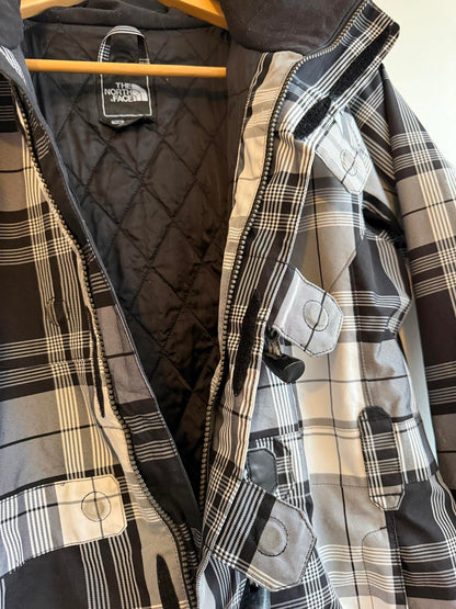 The North Face Women's Plaid Deluxe Toggle Ski Jacket size M (SKU F2)