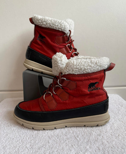 Sorel Explorer Carnival boots red / black size 6 (sku 19)