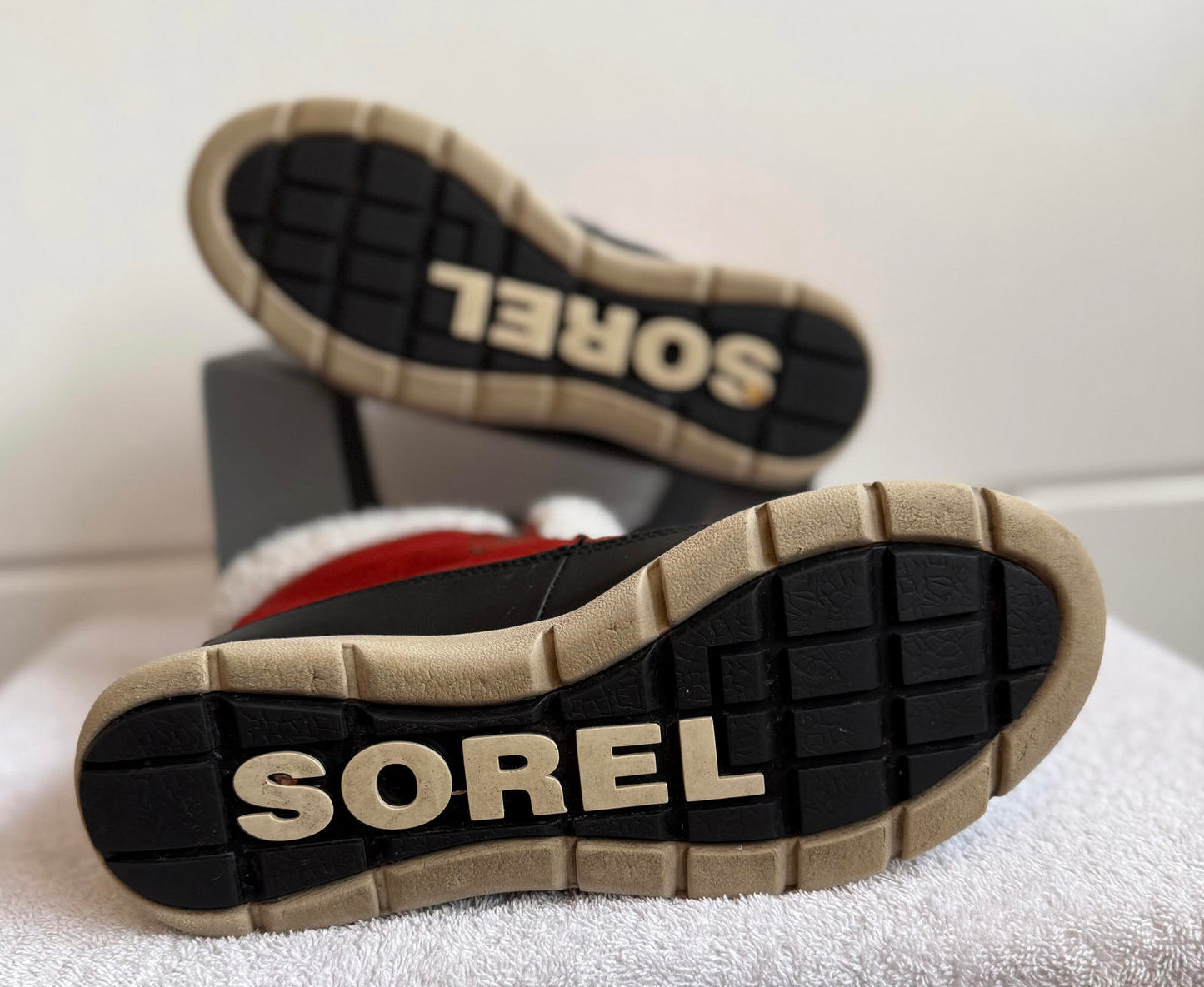 Sorel Explorer Carnival boots red / black size 6 (sku 19)