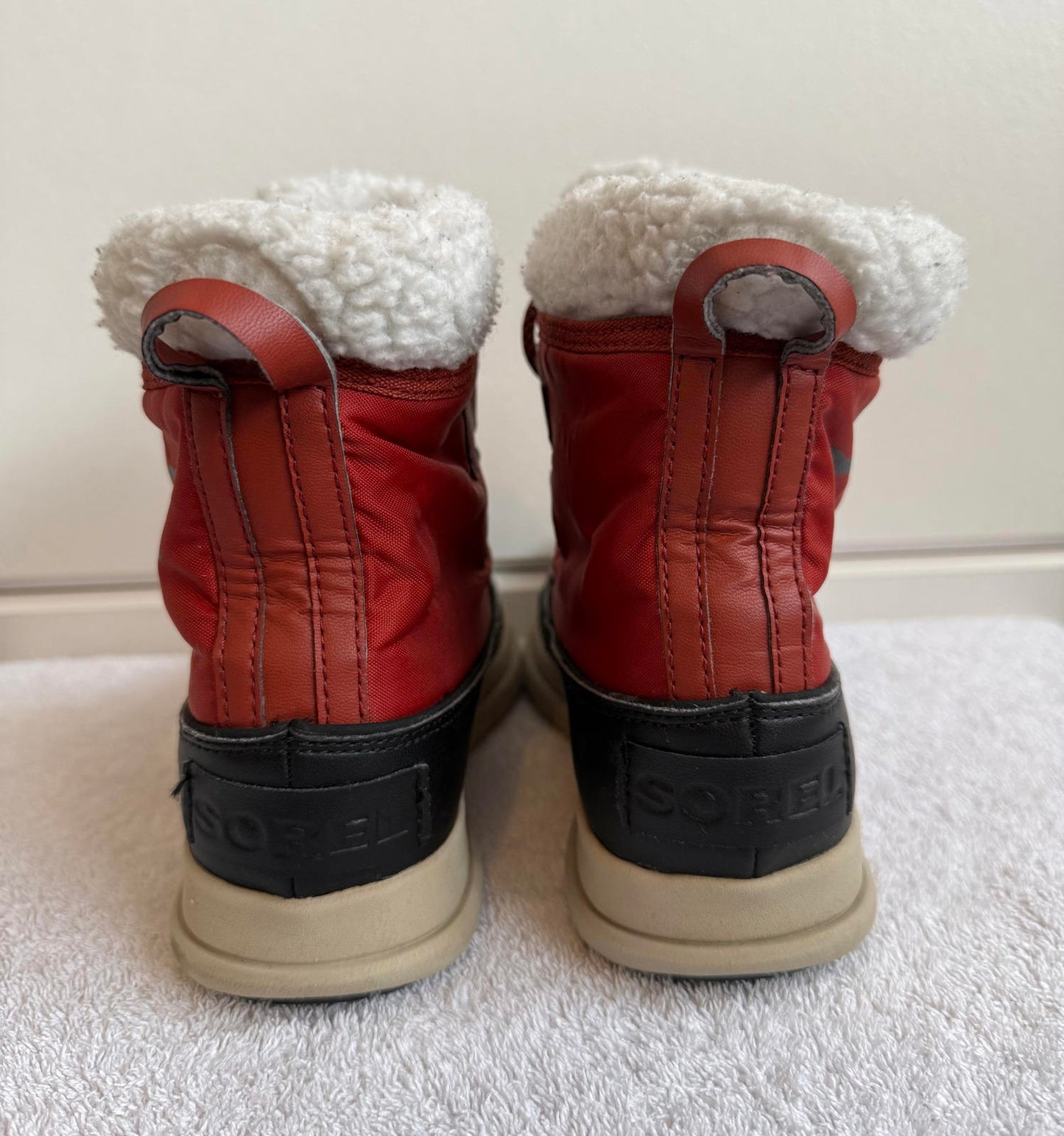 Sorel Explorer Carnival boots red / black size 6 (sku 19)