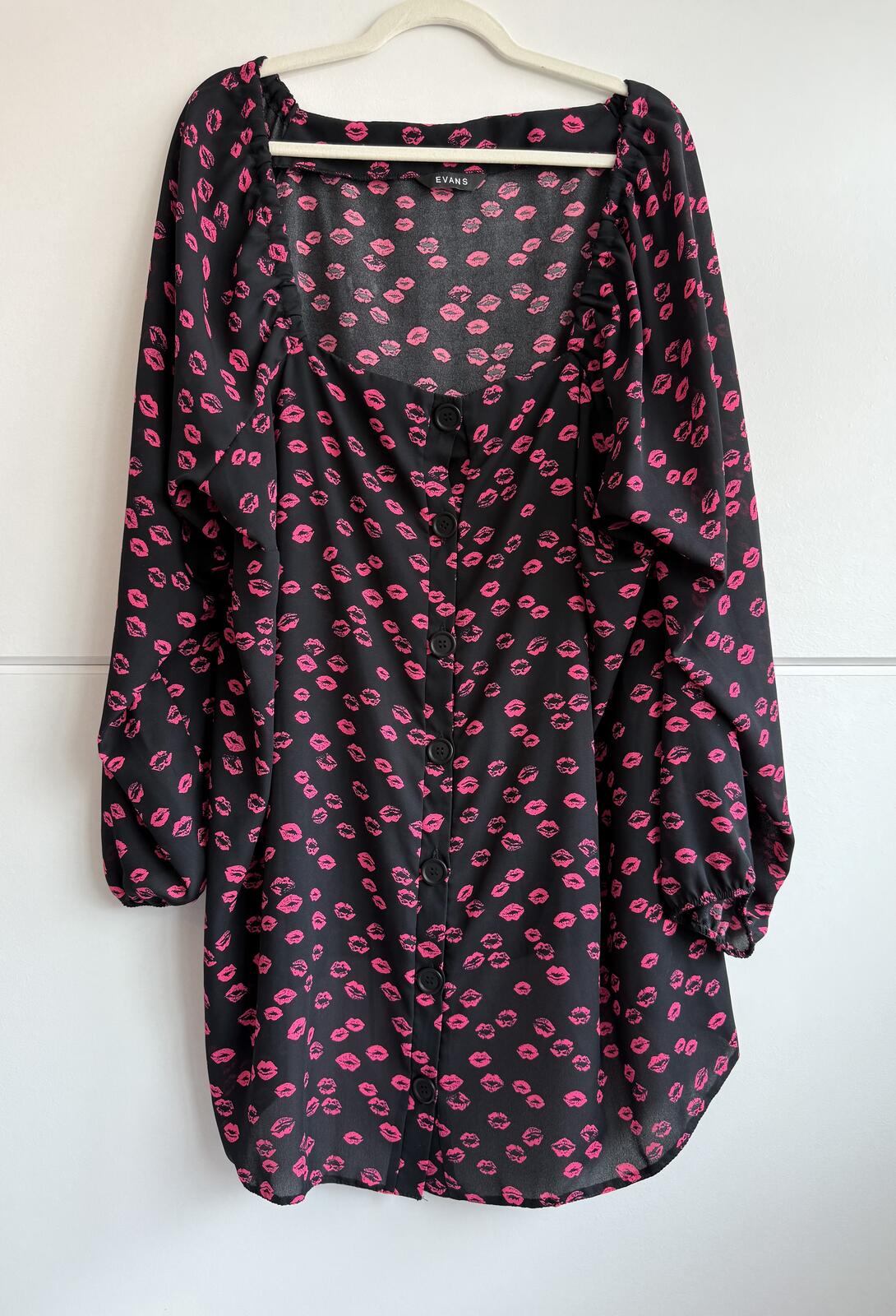 Evans Black blouse "lips" size 26 (sku H4)