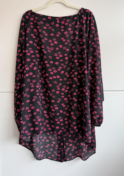 Evans Black blouse "lips" size 26 (sku H4)
