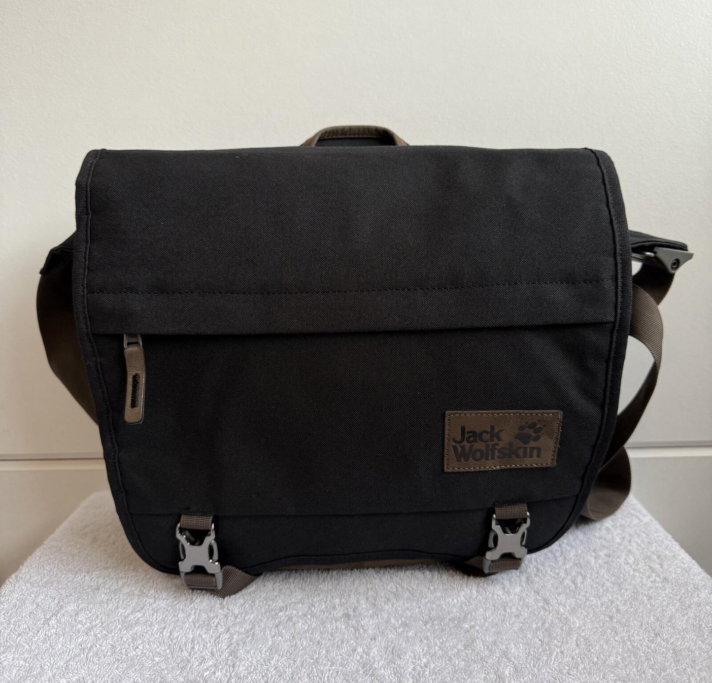 Jack Wolfskin Camden Town messenger bag "black"