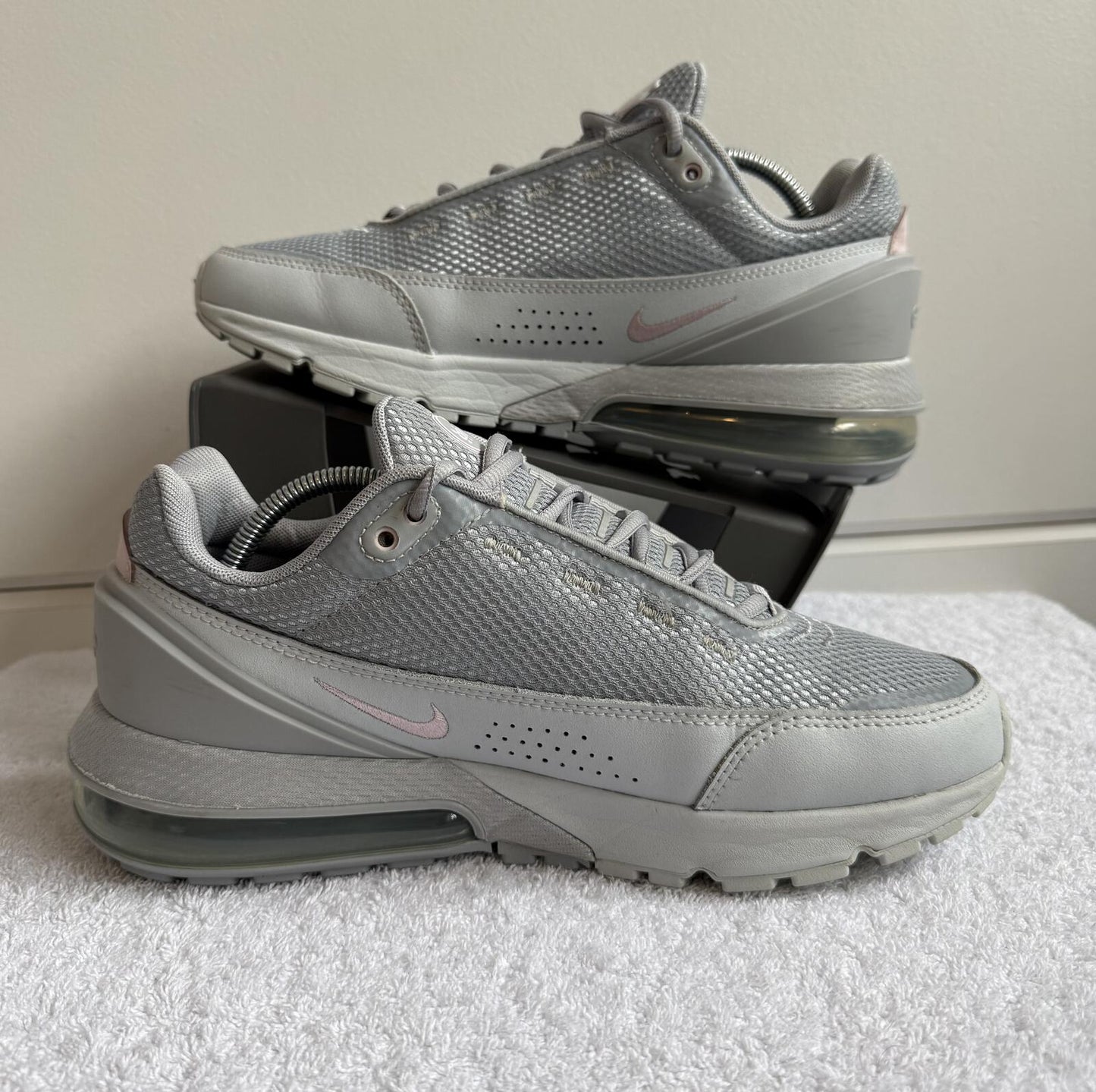 Nike Air Max Pulse Women's Shoe "Grey/Pure Platinum" size 6 (sku 17)
