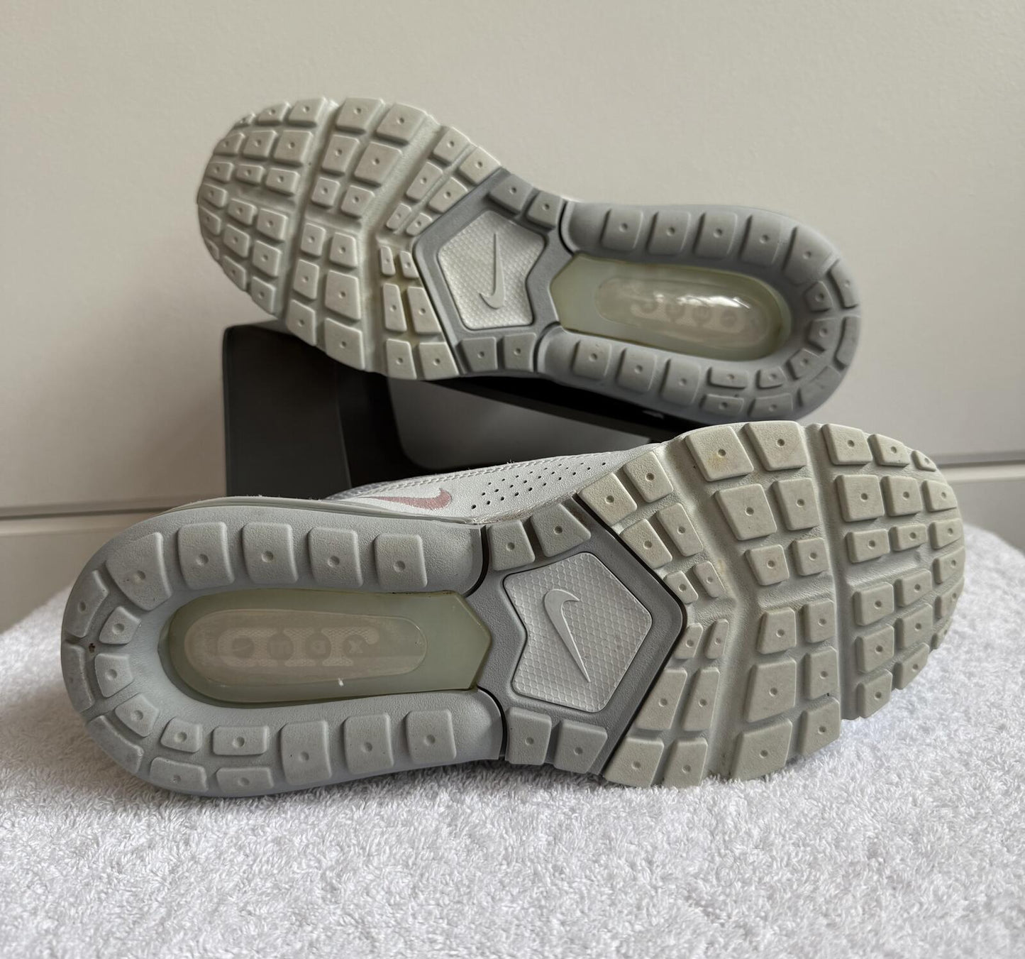 Nike Air Max Pulse Women's Shoe "Grey/Pure Platinum" size 6 (sku 17)
