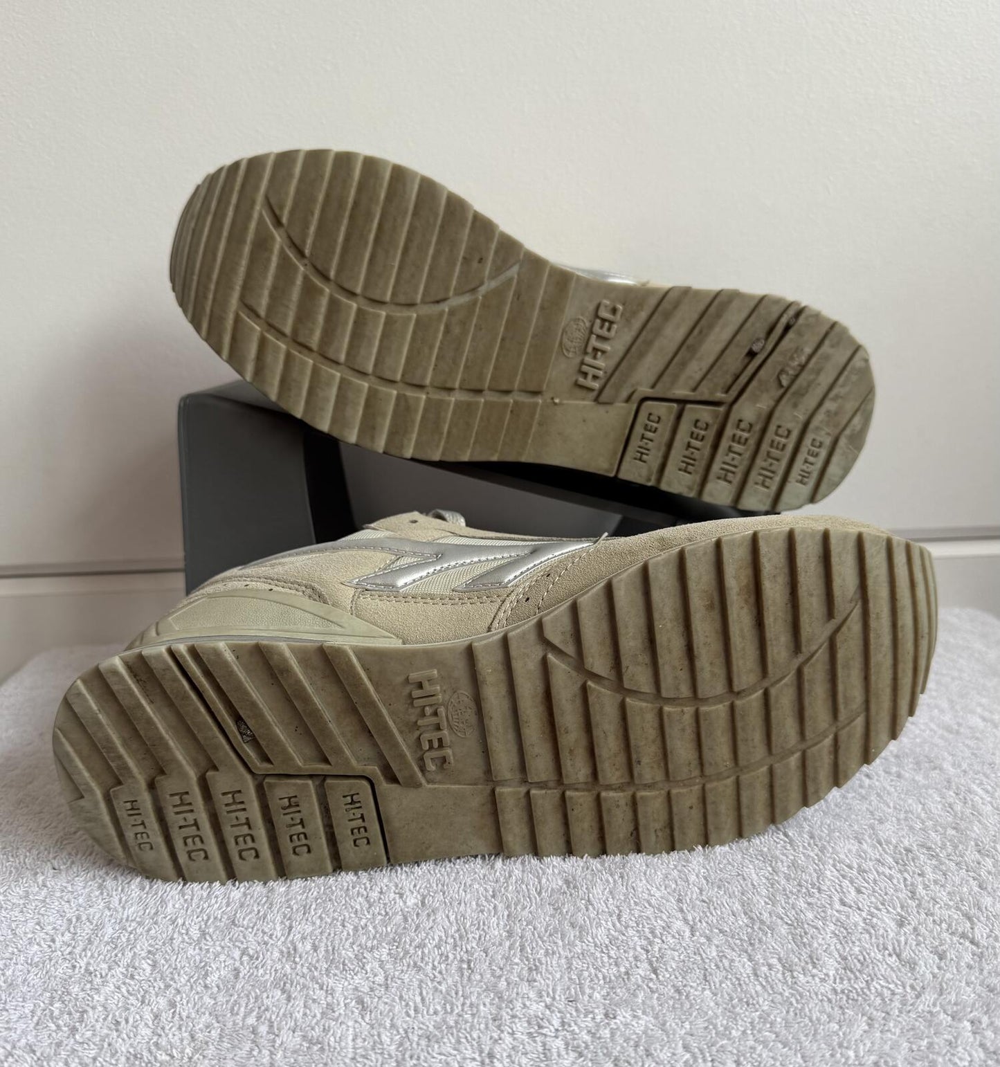 Hi-Tec Silver Shadow OG Trainer size 6 (sku 32)